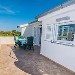 Apartamento Gianni Only 70m From The Sea, Island Pag