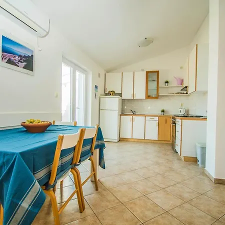 Gianni Only 70m From The Sea, Island Pag Apartment *